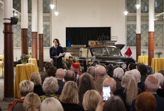 Novelist Vigdis Hjort opens the exhibition with an entertaining essay about embroidery and handicrafts. Photo: Øivind Möller Bakken, The Royal Collections